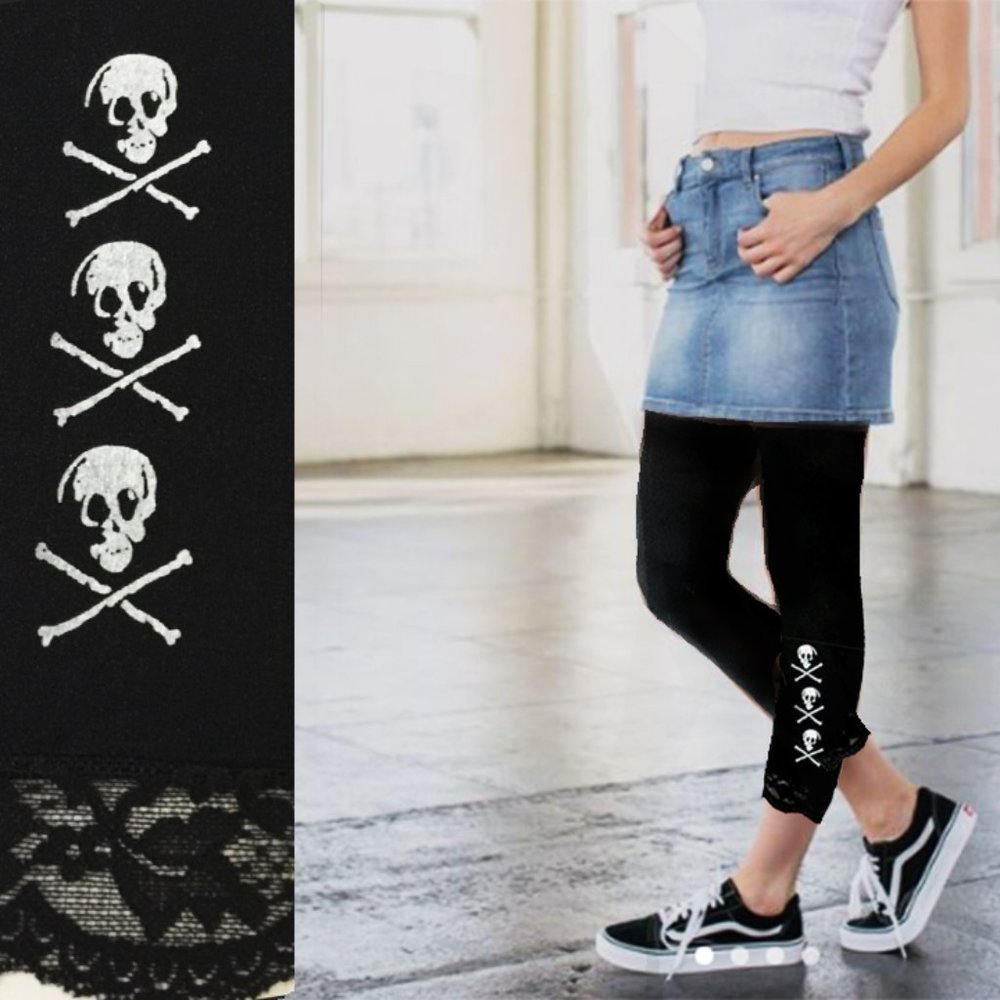 NWT Skull & Cross Bones Opaque Footless Tights